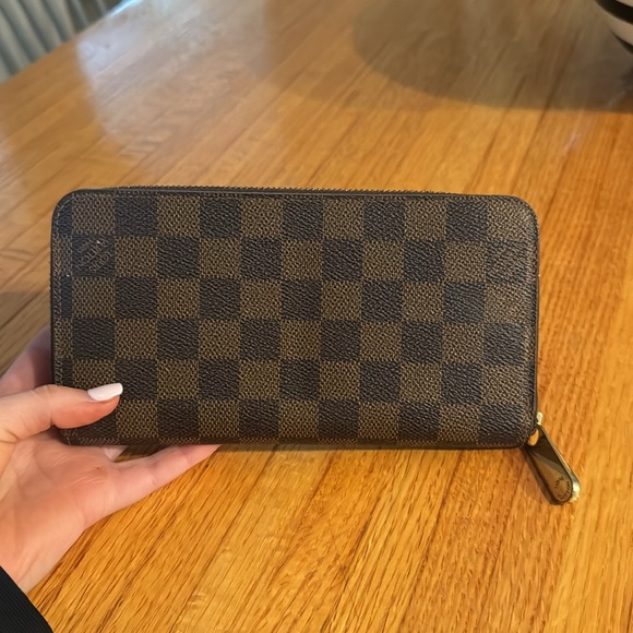 Louis Vuitton Zippy Wallet - Picture 3 of 9